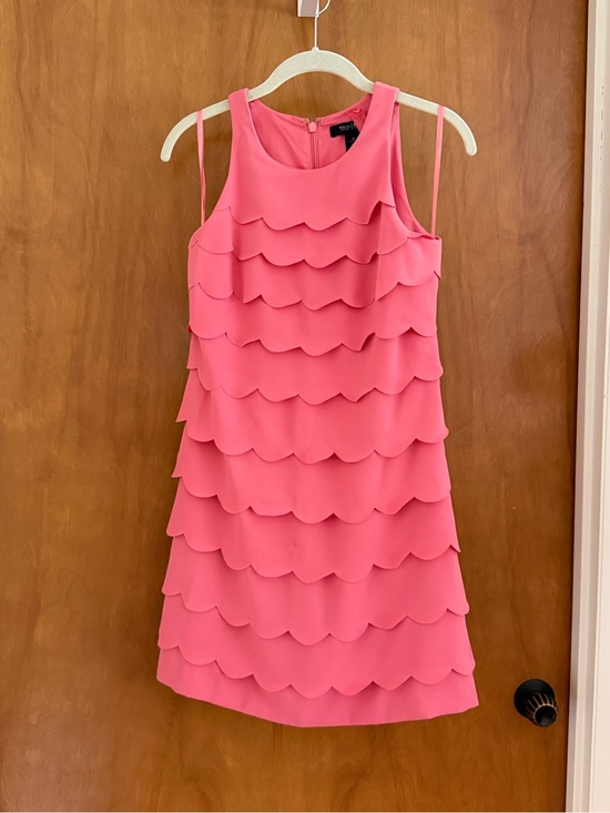White House Black Market Dresses & Skirts - WHBM 00 Pink Scallop Tiered Sleeveless Dress